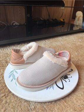 NWT Sanuk Women's Cozy Vibe Low Slippers size 8.